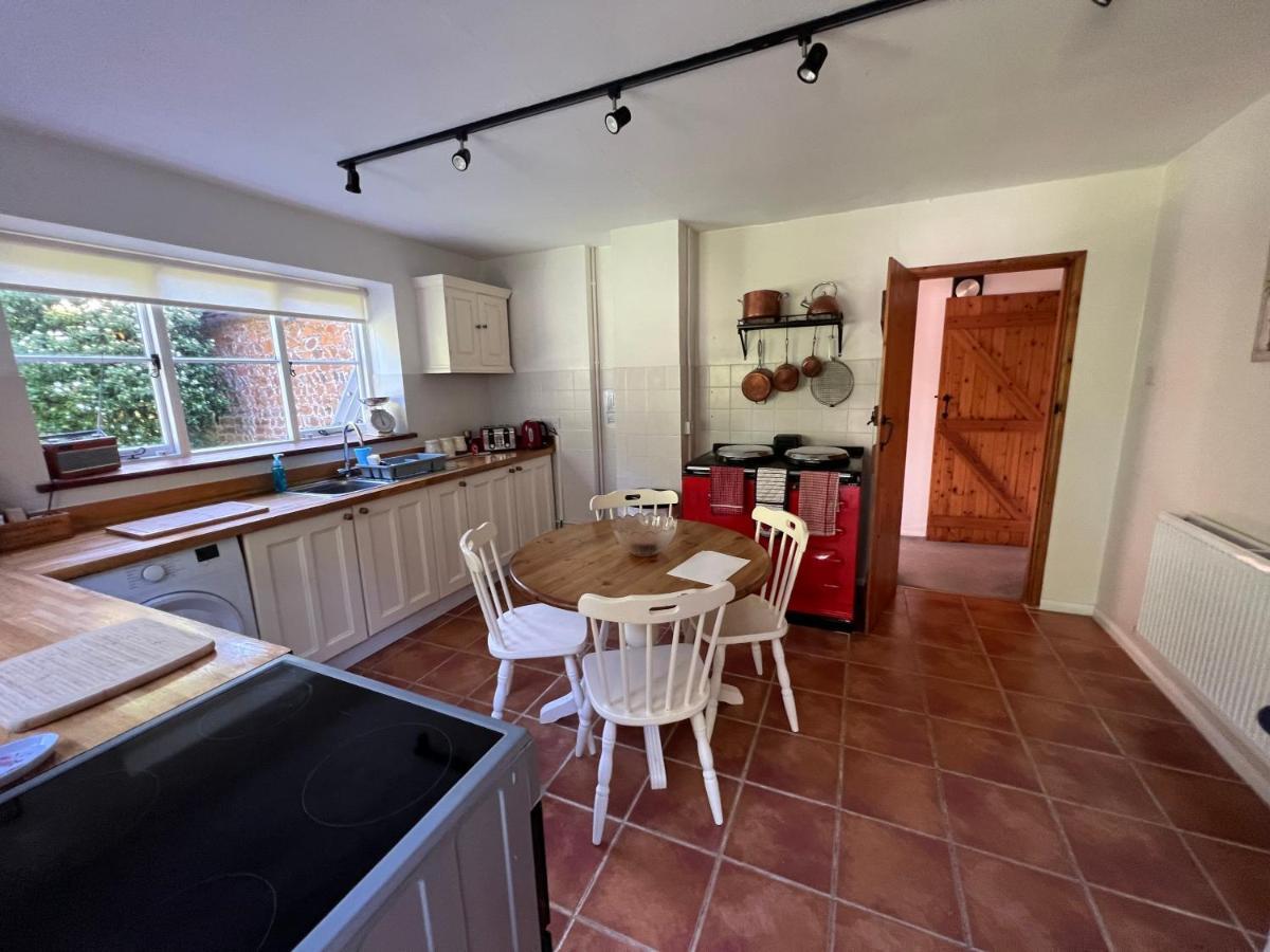 Forestry Cottage. Hot Tub, Open Fire, Dog Friendly Gaywood Buitenkant foto